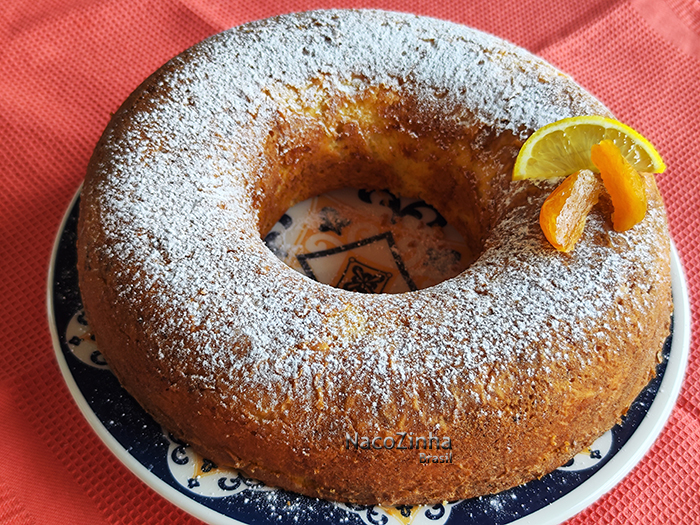 Bolo de limão siciliano e damasco